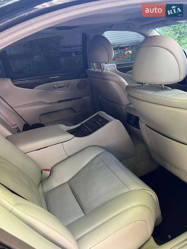 Lexus Ls (2008)