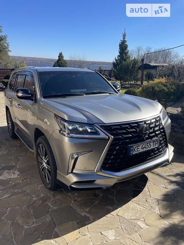 Lexus Lx (2021)
