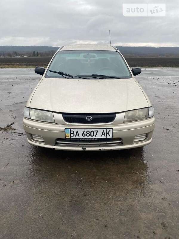 Mazda 323 (1998)