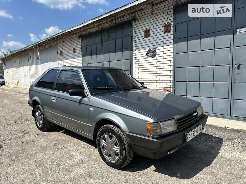 Mazda 323 (1987)