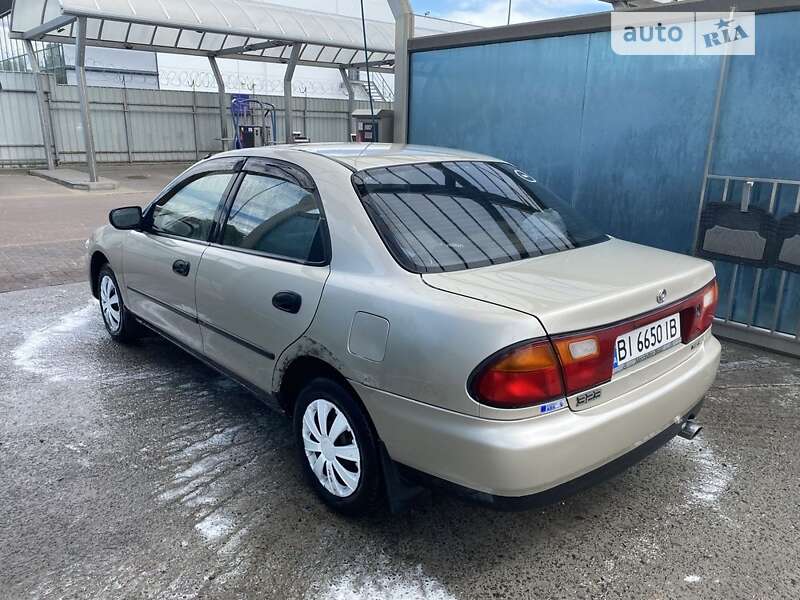 Mazda 323 (1997)