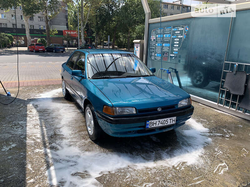 Mazda 323 (1995)
