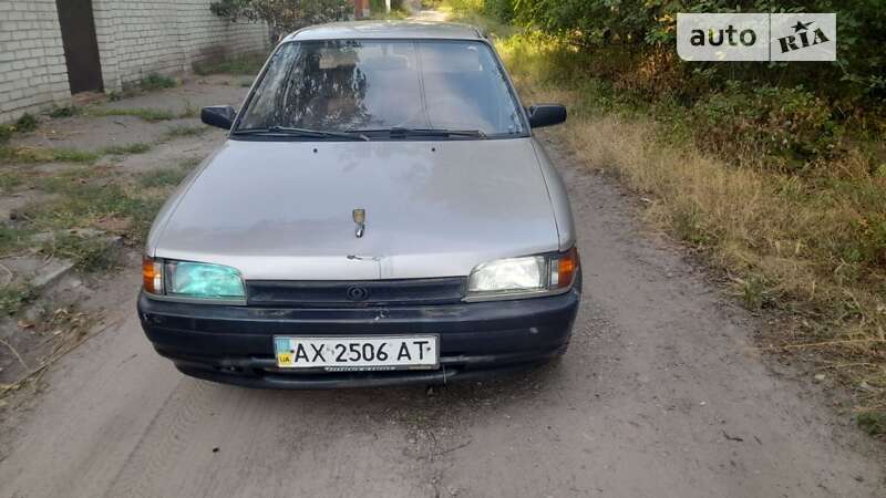 Mazda 323 (1992)