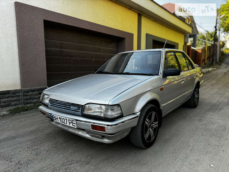 Mazda 323 (1989)