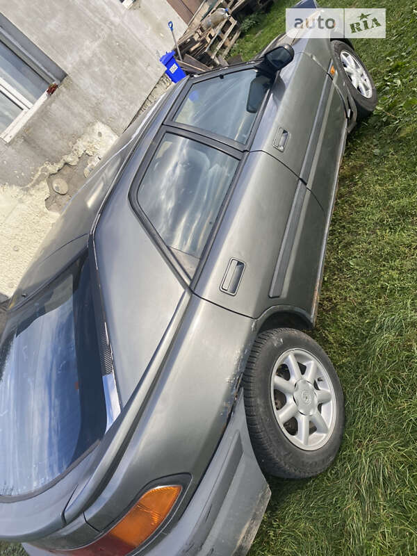 Mazda 323 (1989)