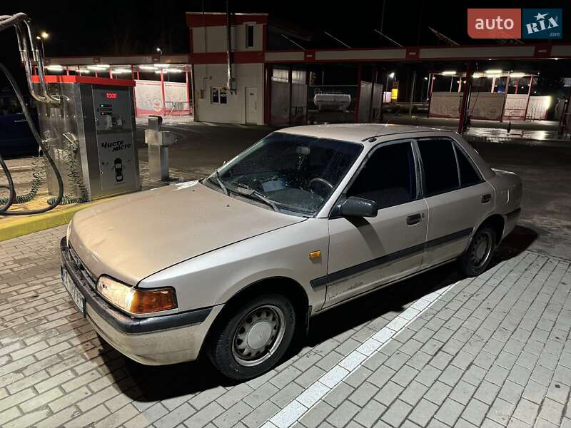 Mazda 323 (1993)