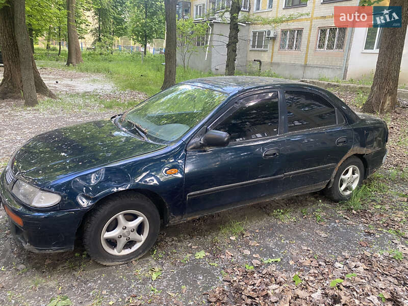 Mazda 323 (1995)