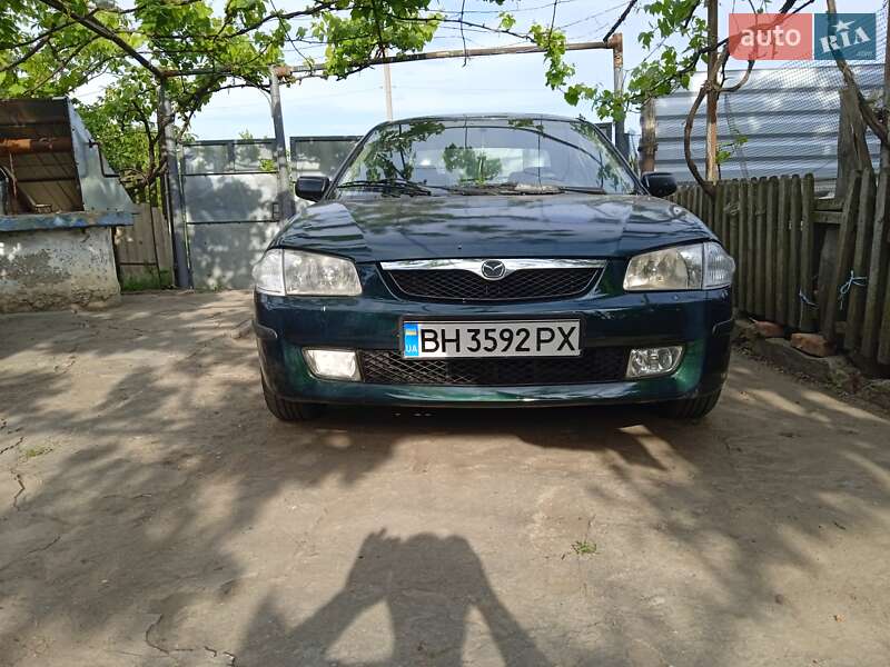 Mazda 323 (1998)