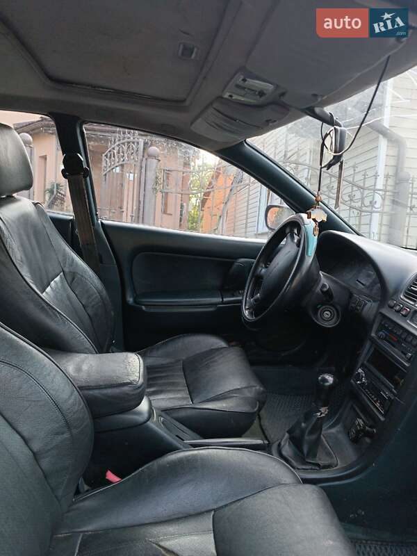 Mazda 323 (1997)