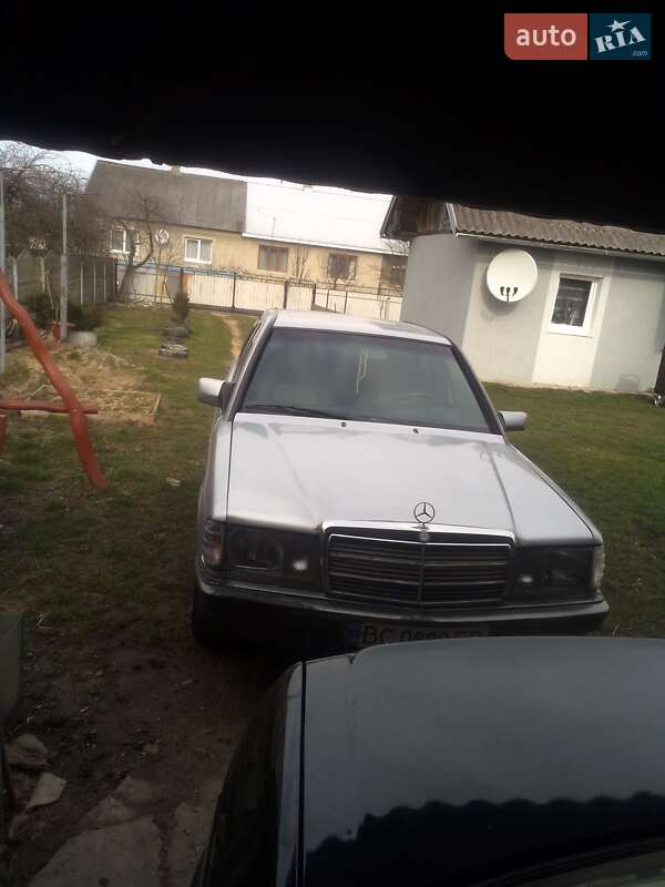 Mercedes-benz 190 (1988)