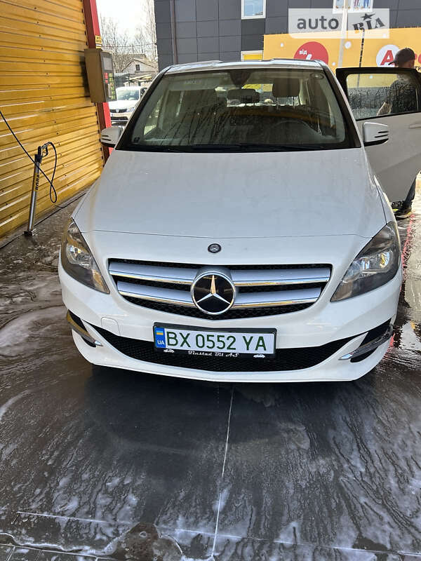 Mercedes-benz B 200 (2015)