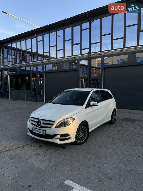 Mercedes-benz B 250 (2016)