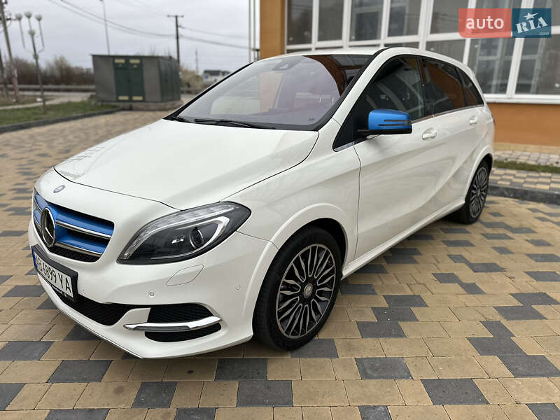 Mercedes-benz B-class (2015)