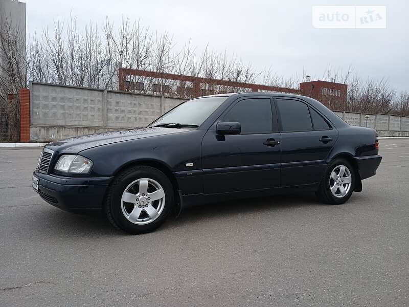 Mercedes-benz 180c (2000)