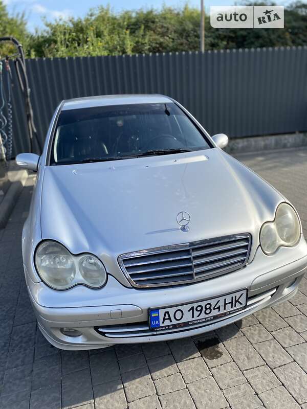 Mercedes-benz C 200 cdi (2004)