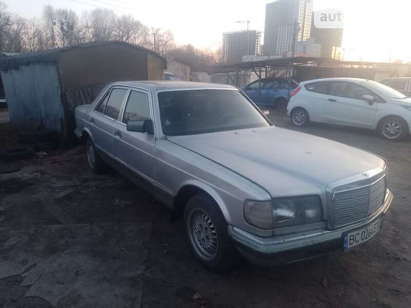 Mercedes-benz 300d (1985)