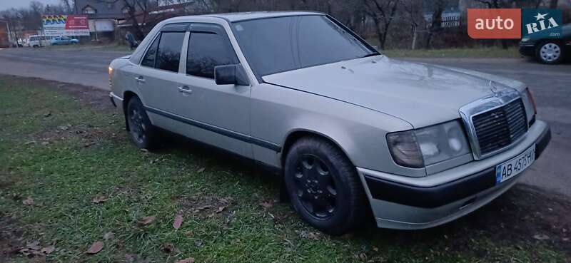 Mercedes-benz E-class (1985)
