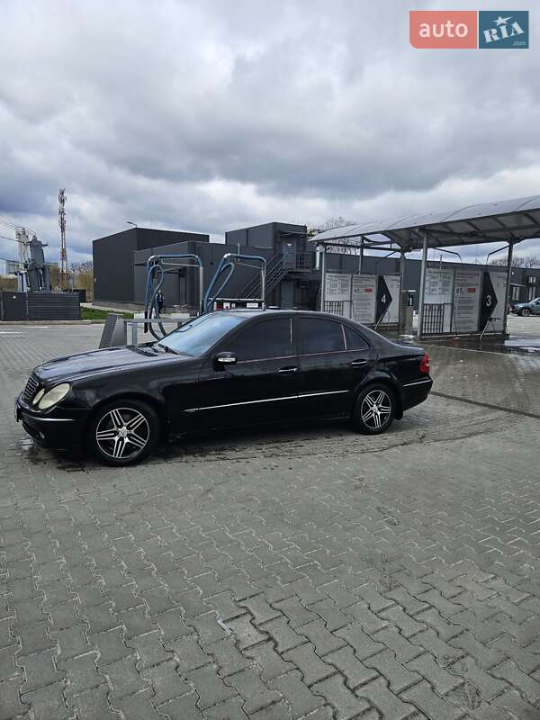 Mercedes-benz E-class (2004)