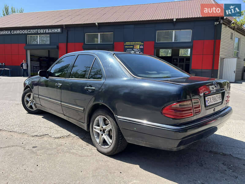 Mercedes-benz E-class (2000)