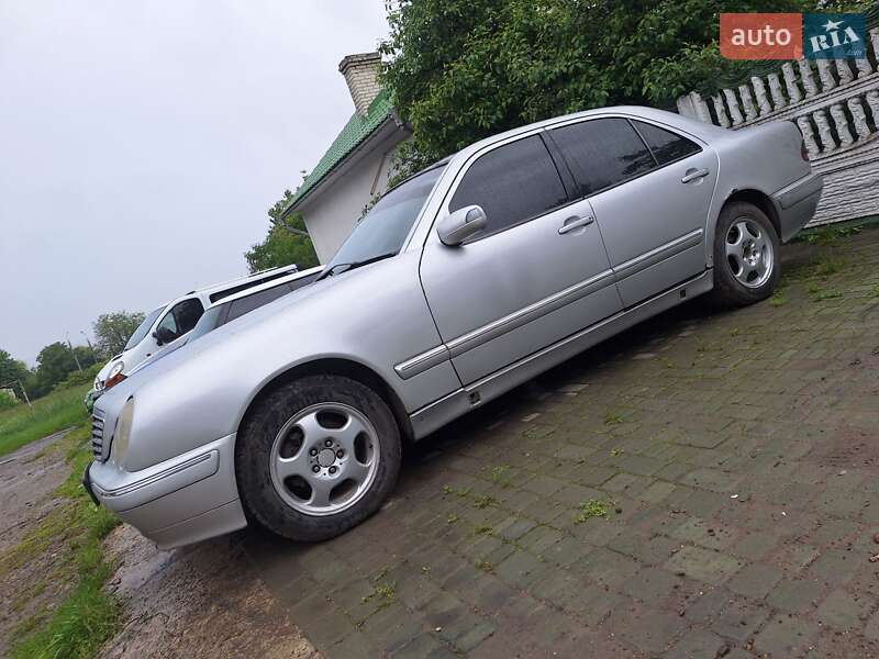 Mercedes-benz E-class (1995)