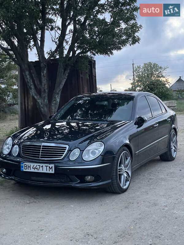 Mercedes-benz E-class (2004)