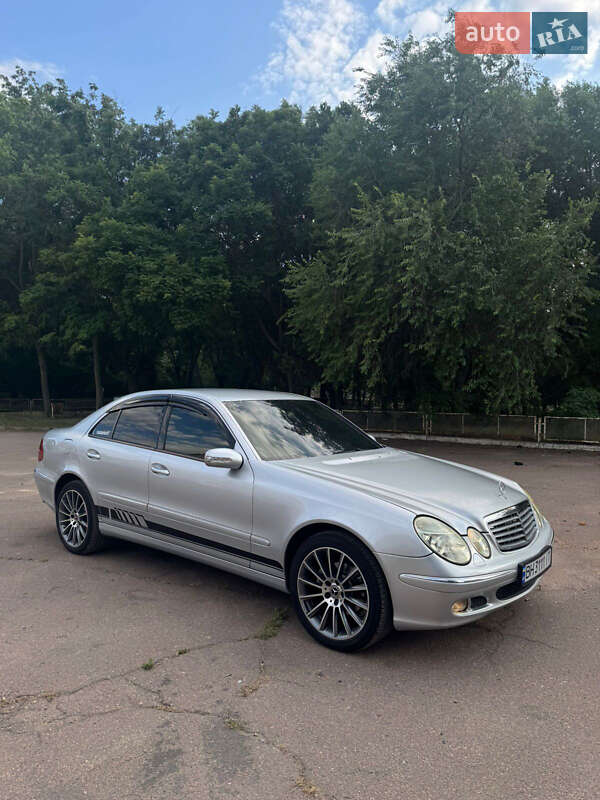 Mercedes-benz E-class (2005)