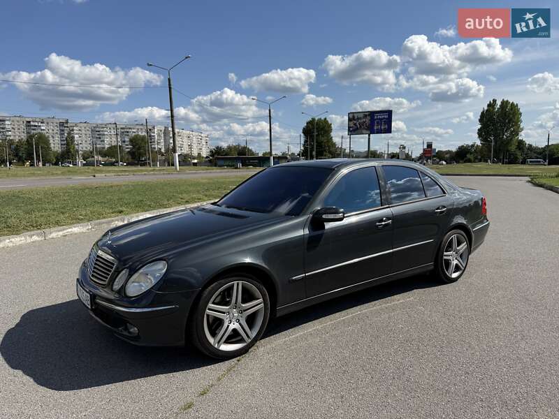 Mercedes-benz E-class (2004)