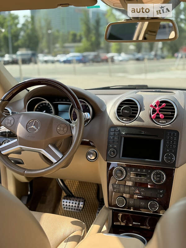 Mercedes-benz Gl-class (2011)