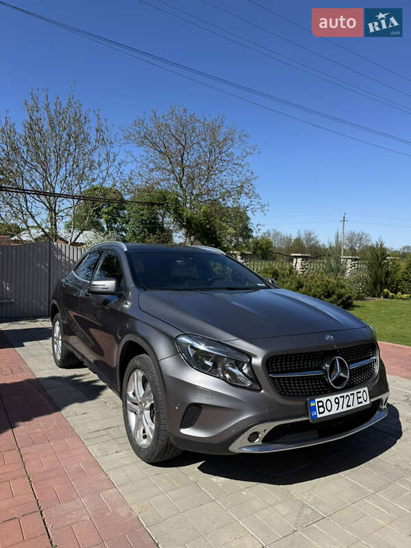 Mercedes-benz Gla-class (2016)