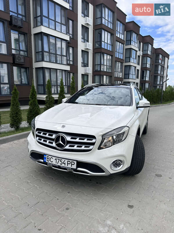 Mercedes-benz Gla-class (2017)