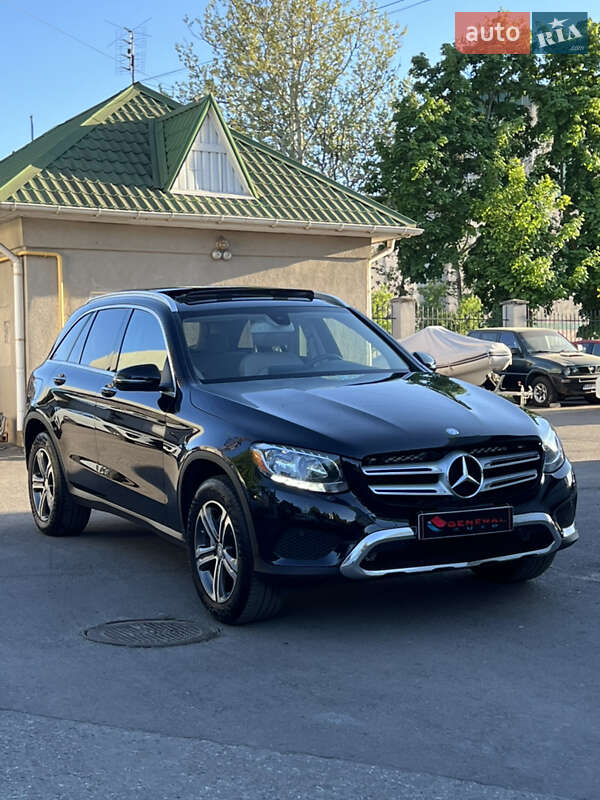 Mercedes-benz Glc-class (2016)