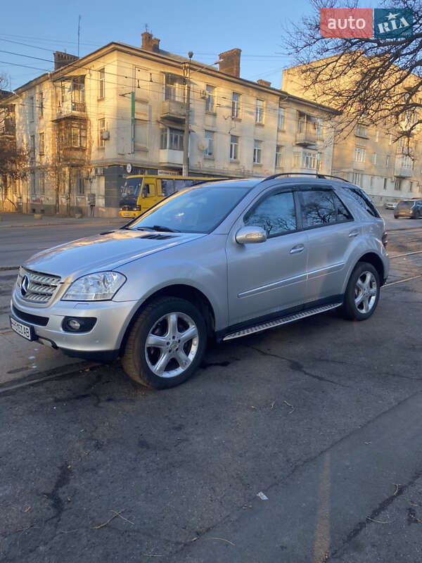 Mercedes-benz M-class (2005)