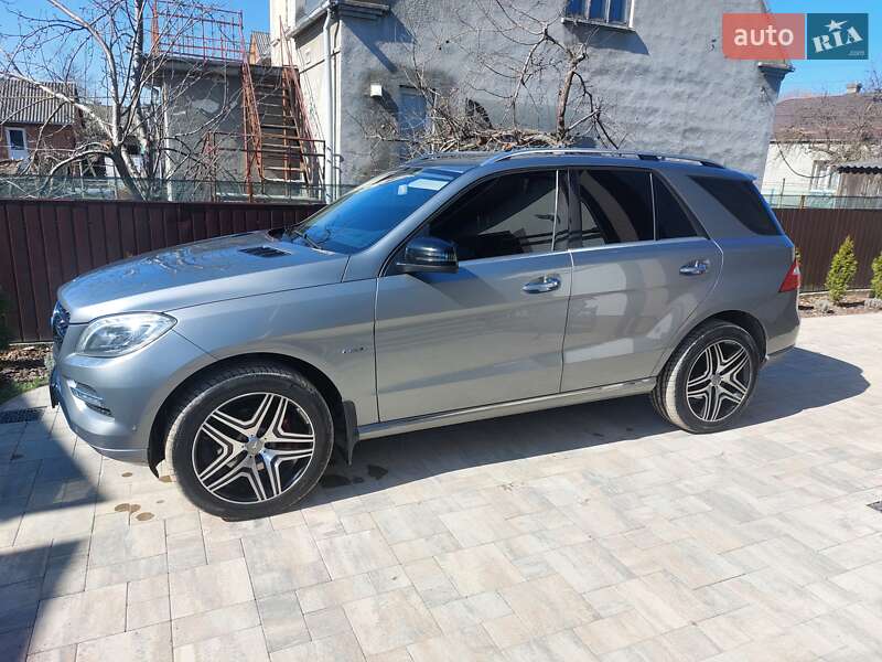 Mercedes-benz M-class (2012)