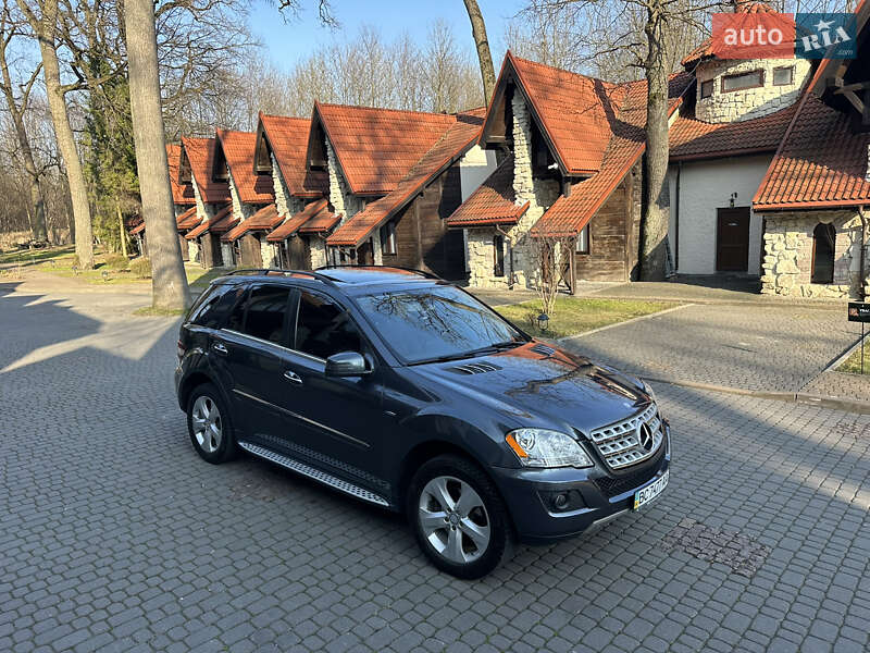 Mercedes-benz M-class (2011)