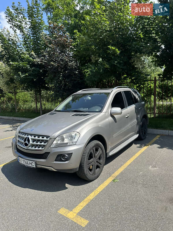 Mercedes-benz M-class (2009)