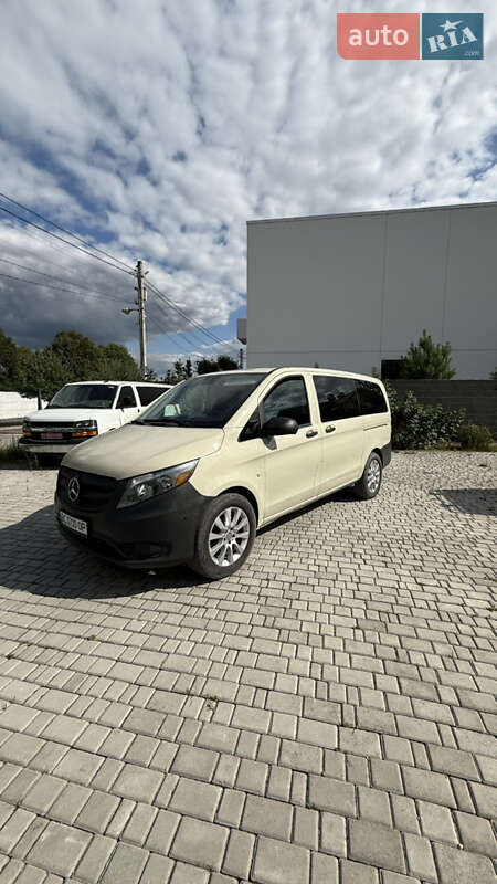Mercedes-benz Metris (2015)