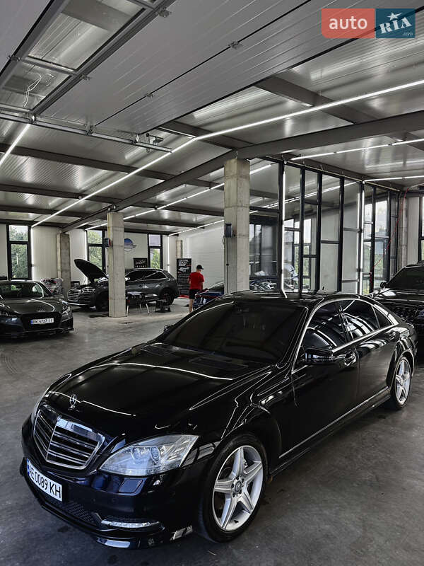 Mercedes-benz S-class (2010)