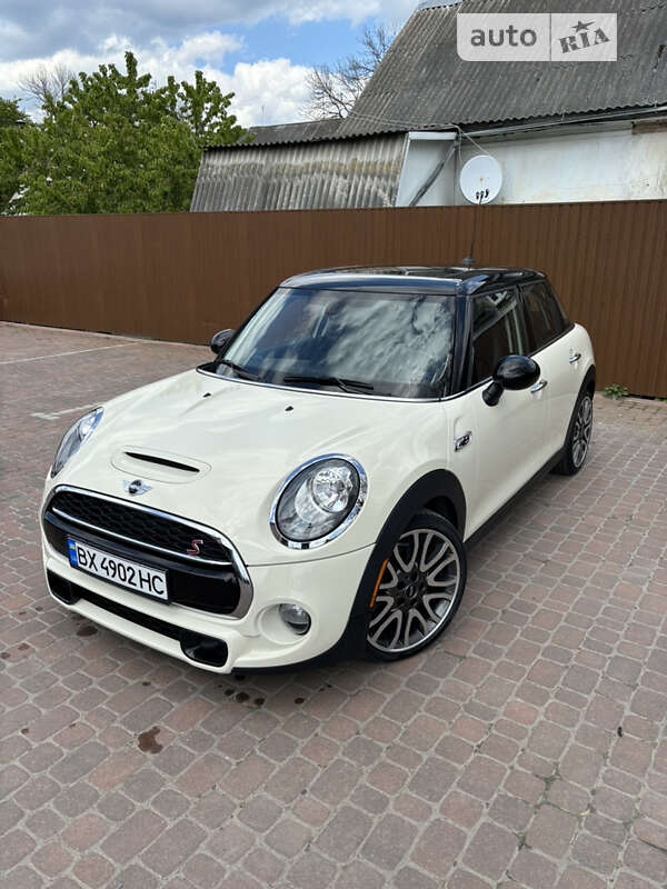 Mini Hatch (2016)
