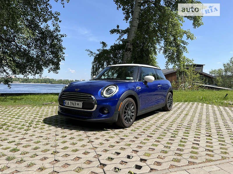 Mini Hatch (2020)