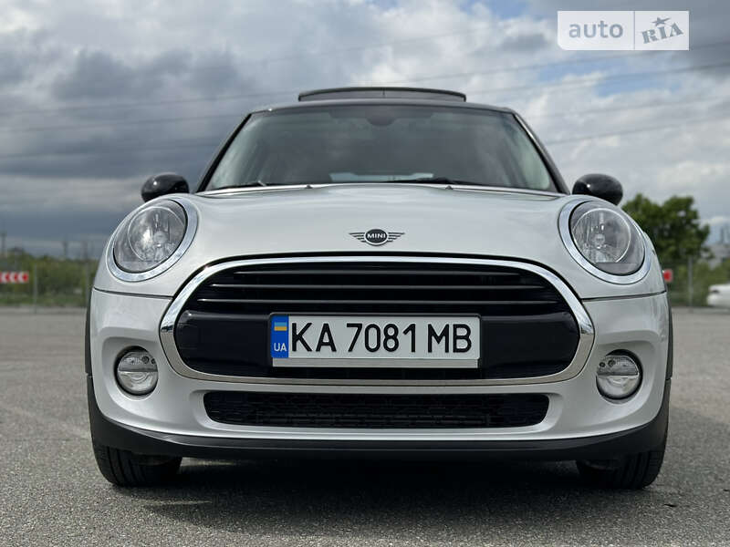 Mini Hatch (2018)