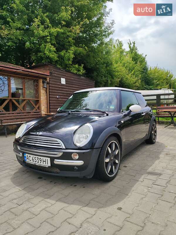 Mini Cooper (2003)