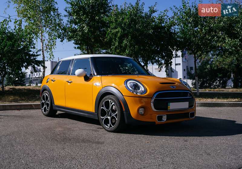 Mini Hatch (2015)