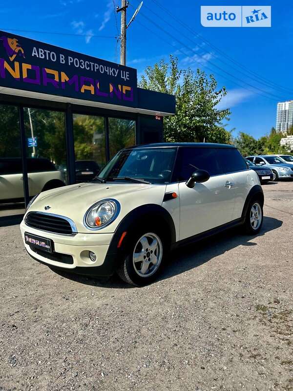 Mini Hatch (2010)