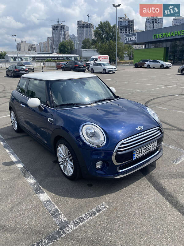 Mini Hatch (2016)