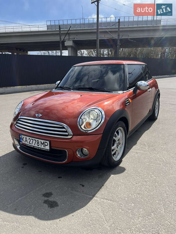Mini Hatch (2011)
