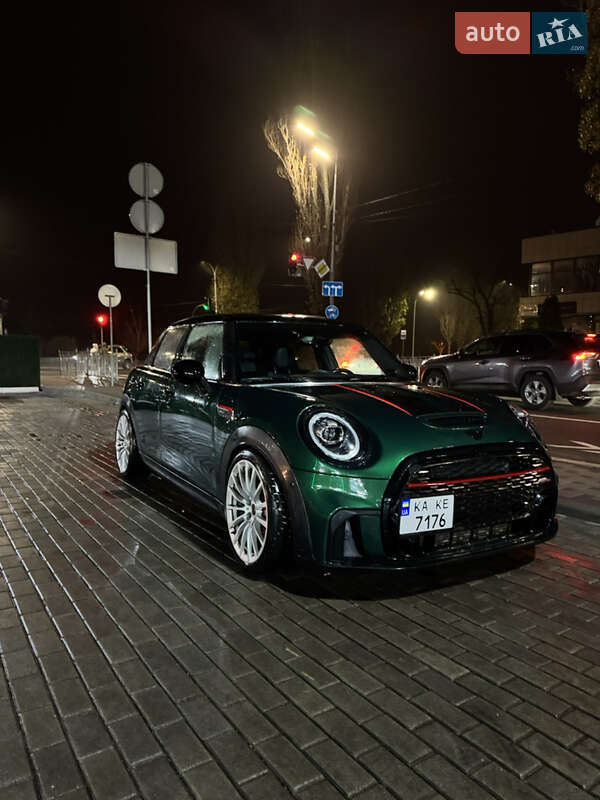 Mini Hatch (2016)