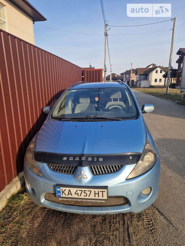 Mitsubishi Grandis (2004)