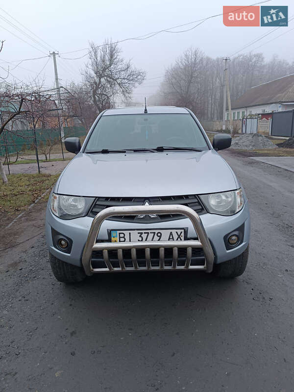 Mitsubishi L 200 (2013)