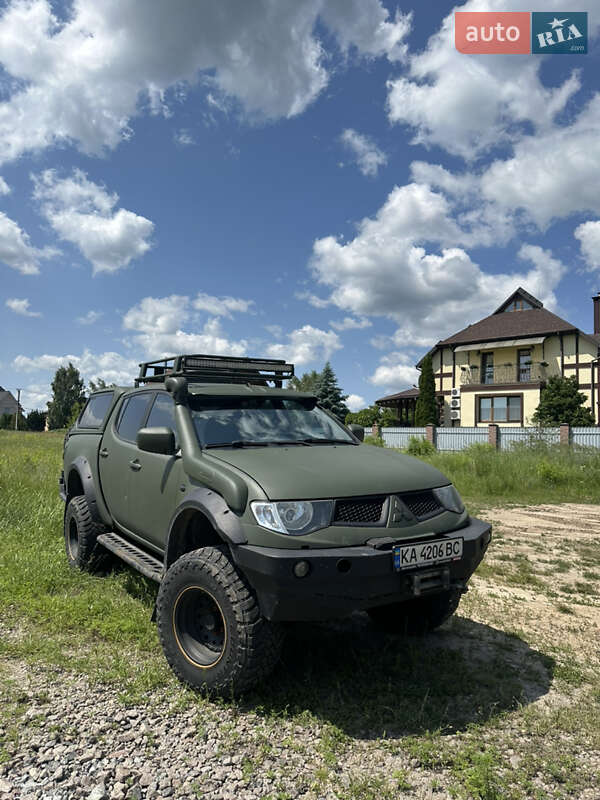 Mitsubishi L 200 (2012)