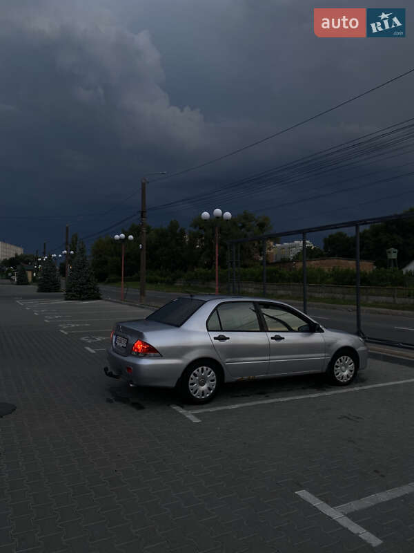 Mitsubishi Lancer (2003)